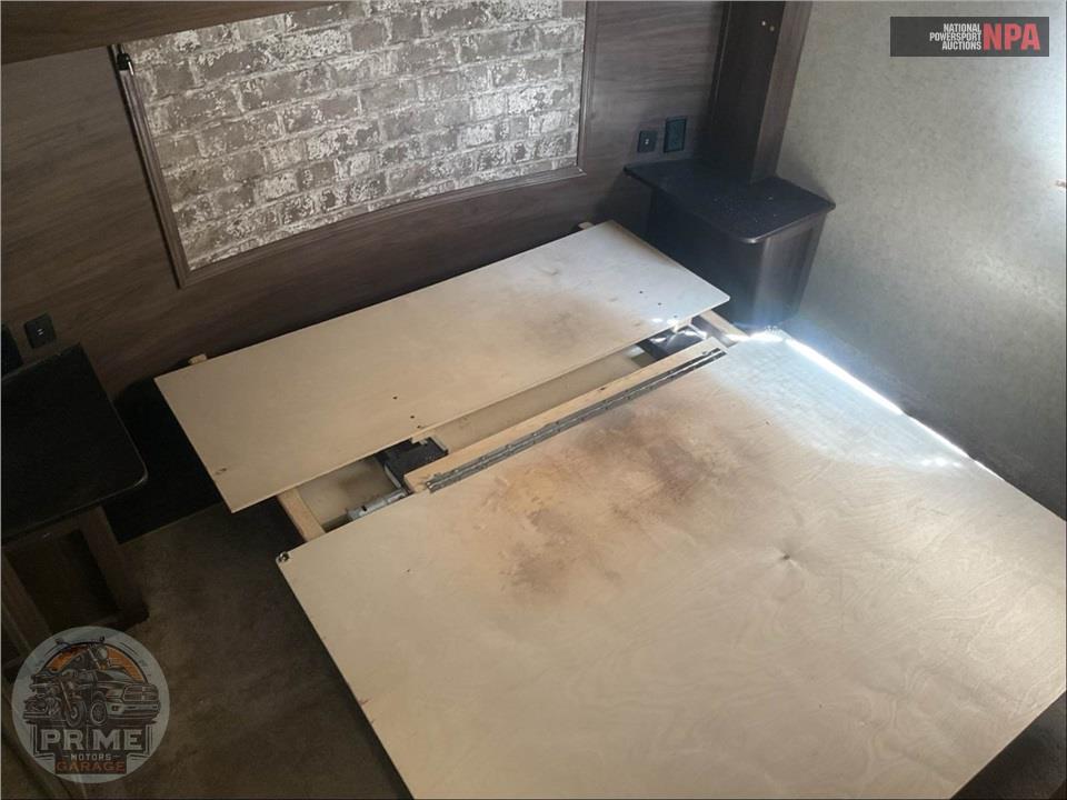 2018 Cherokee By Forest River M-315TBH8 ARCTIC WOLF FIFTH WHEEL SERIES — фото 13