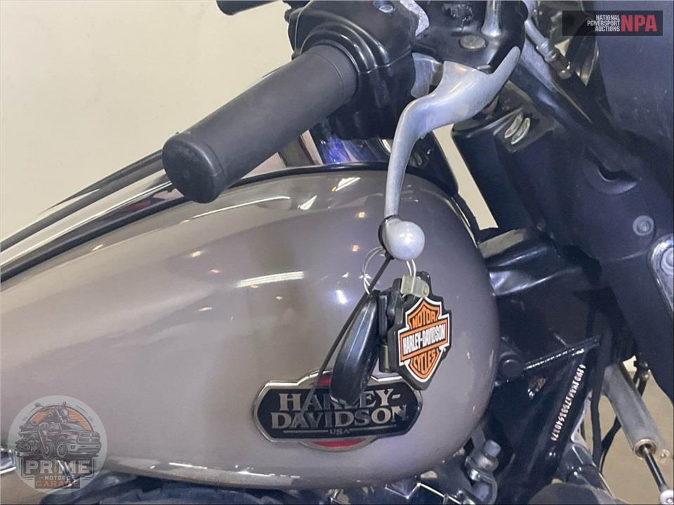 2013 Harley-Davidson FLHTCUTG TRIGLIDE UL CLSC — фото 12