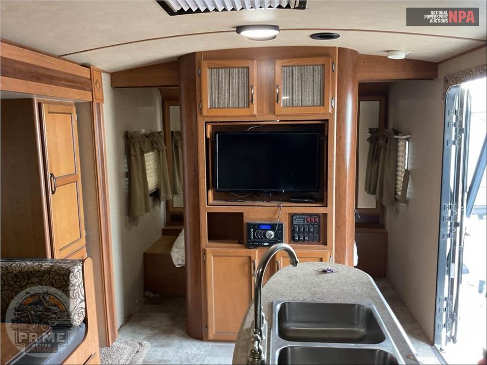 2016 Crossroads Rv M-240 BI - SUNSET TRAIL SUPER LITE SERIES — фото 9