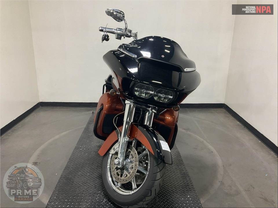 2015 Harley-Davidson FLTRUSE CVO ROAD GLIDE ULTRA — фото 2