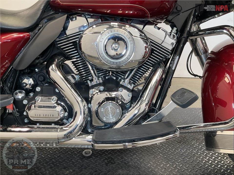 2010 Harley-Davidson FLHTCU ULTRA CLASSIC ELECTRA GLIDE — фото 6
