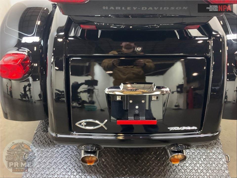 2023 Harley-Davidson FLHTCUTG TRI GLIDE ULTRA CLASSIC — фото 16