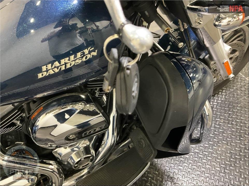 2016 Harley-Davidson FLHTCUTG TRIGLIDE ULTRA CLASSIC — фото 12