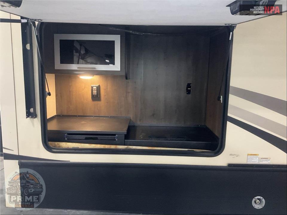 2021 Cardinal By Forest River M-377MBLE - LIMITED FIFTH WHEEL SERIES — фото 44