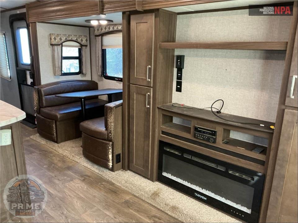 2019 Keystone Rv M-330 RL - LAREDO SERIES — фото 8