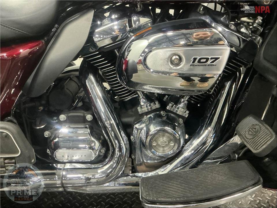 2017 Harley-Davidson FLHTCUTG TRIGLIDE ULTRA CLASSIC — фото 6