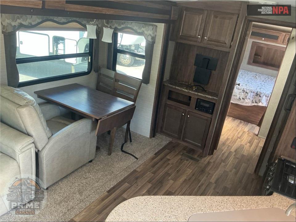 2017 Keystone Rv M-28 RLS - COUGAR X-LITE SERIES — фото 6