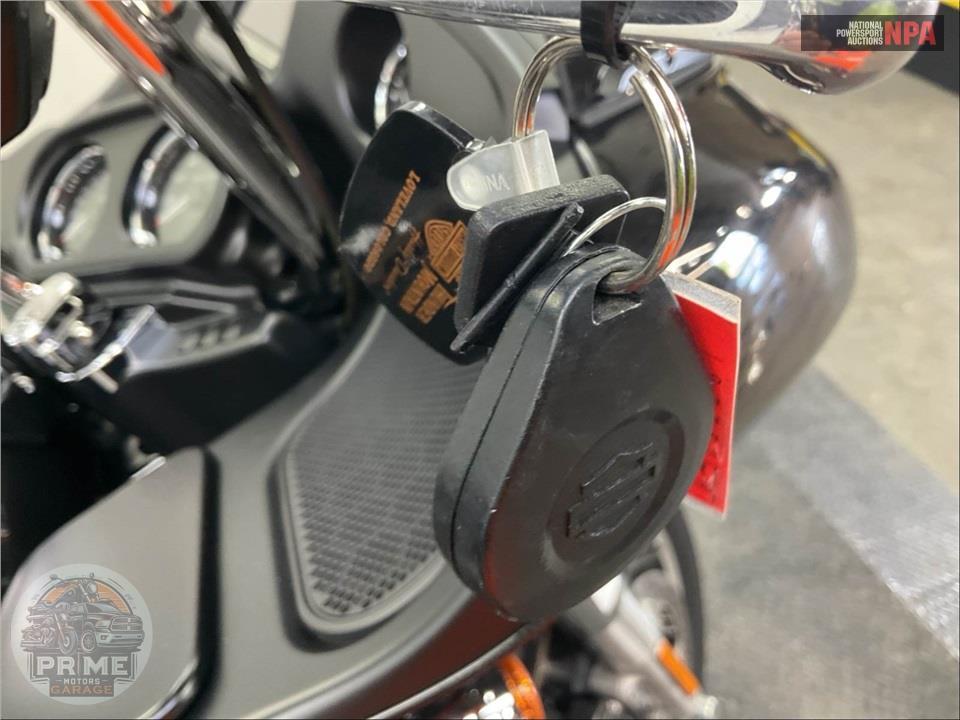 2017 Harley-Davidson FLTRU ROAD GLIDE ULTRA — фото 11