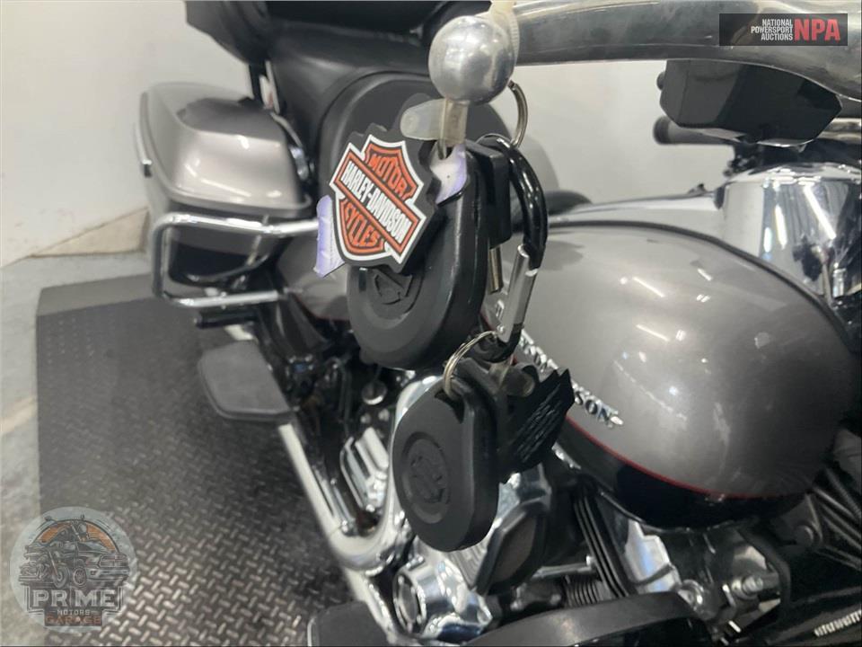 2016 Harley-Davidson FLHTKL ULTRA LIMITED LOW — фото 12