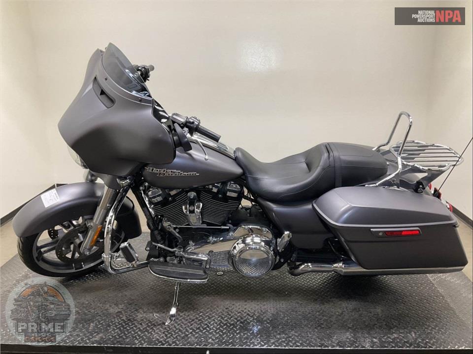 2017 Harley-Davidson FLHXS STREET GLIDE SPECIAL — фото 3