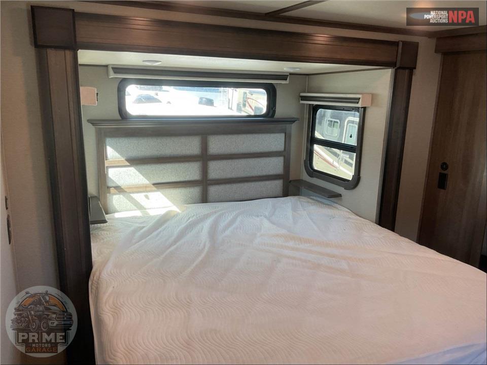 2022 Grand Design Recreational Vehicles M-390RK - SOLITUDE FIFTH WHEEL SERIES — фото 15