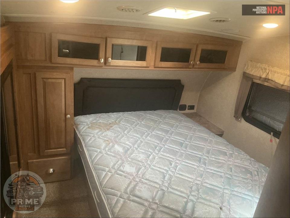 2017 Rockwood By Forest River M-8288WSA - SIGNATURE ULTRA LITE FIFTH WHEEL SERIES — фото 12