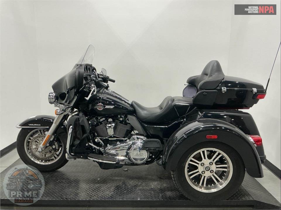2023 Harley-Davidson FLHTCUTG TRI GLIDE ULTRA CLASSIC — фото 3