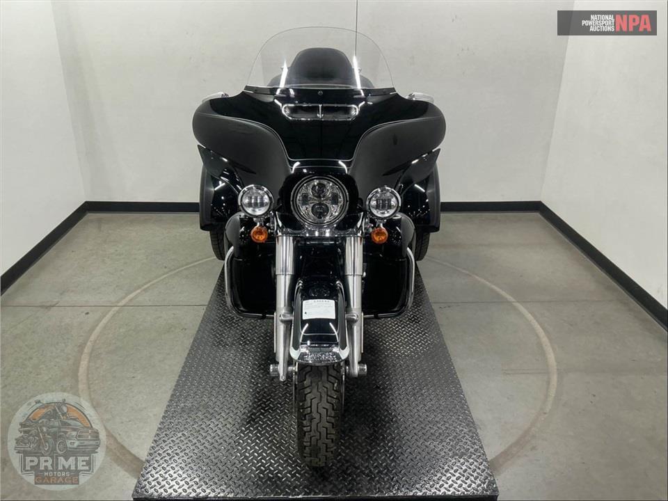 2024 Harley-Davidson FLHTCUTG TRI GLIDE ULTRA CLASSIC — фото 2