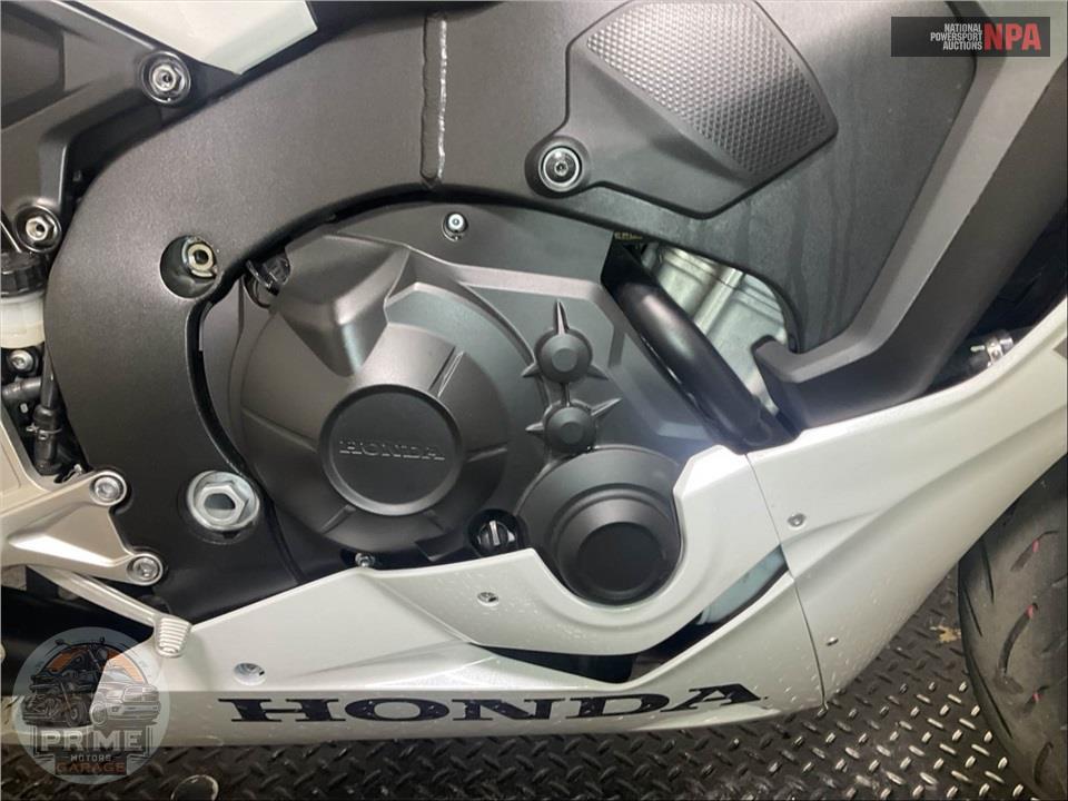 2025 Honda CBR1000RR — фото 8