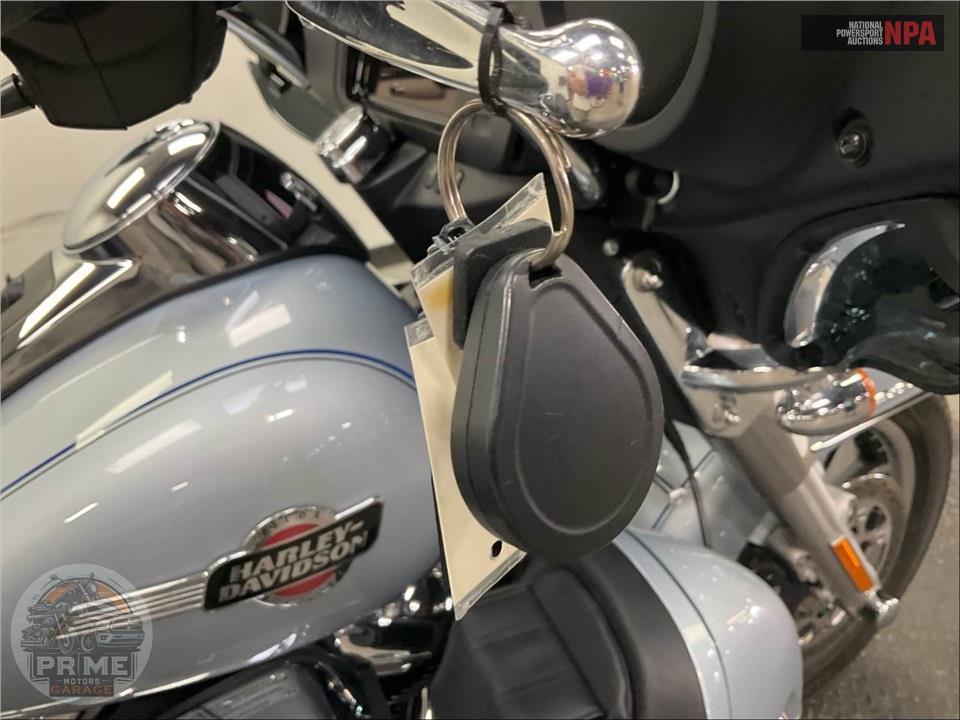 2023 Harley-Davidson FLHTCUTG TRI GLIDE ULTRA CLASSIC — фото 10