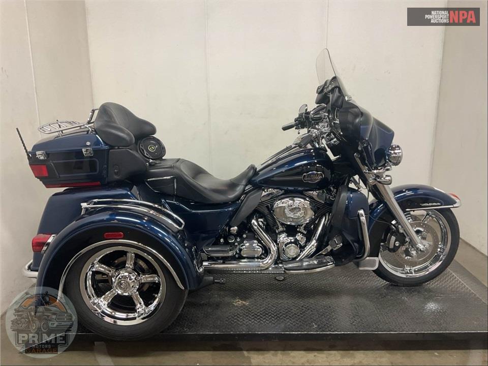 2013 Harley-Davidson FLHTCUTG TRIGLIDE UL CLSC — фото 1