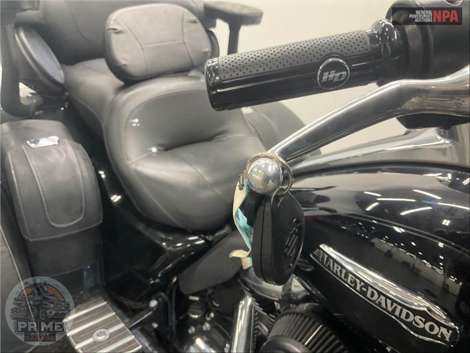 2019 Harley-Davidson FLHTCUTG TRI GLIDE ULTRA — фото 11