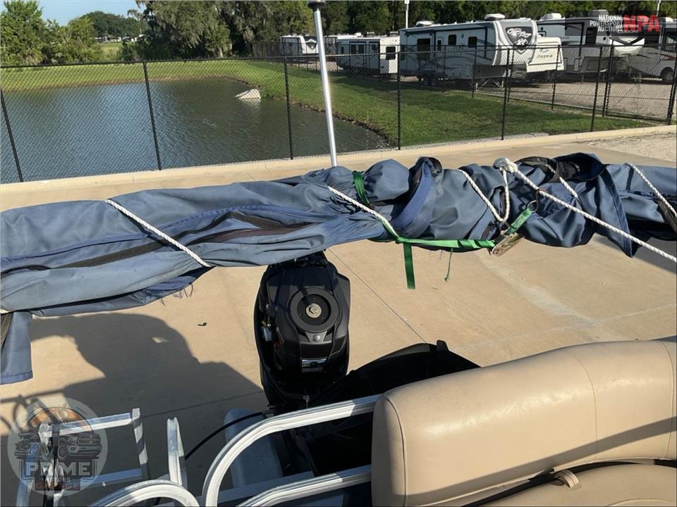 2021 Tracker Marine PARTY BARGE 18 DLX(*)SUN TRACKER SERIES L=20/E=1 60HP MERC OB — фото 32