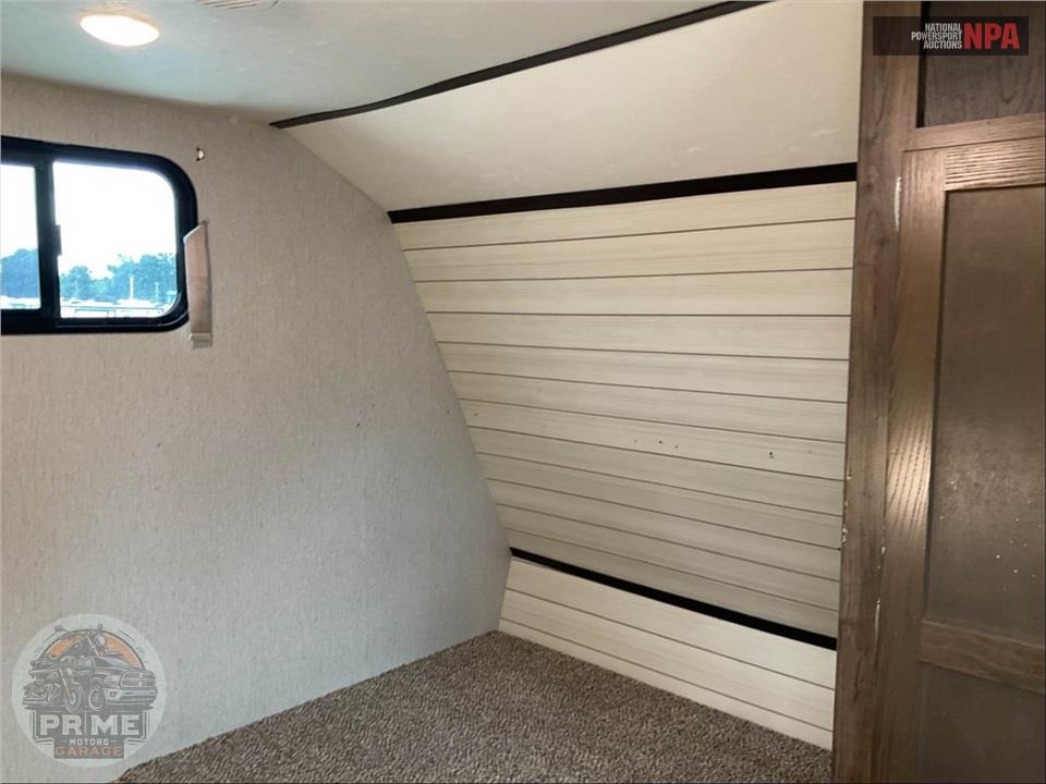 2019 Crossroads Rv M-32 FB - VOLANTE SERIES — фото 13