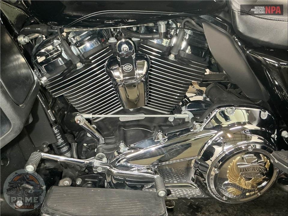 2017 Harley-Davidson FLHTCUTG TRIGLIDE ULTRA CLASSIC — фото 7