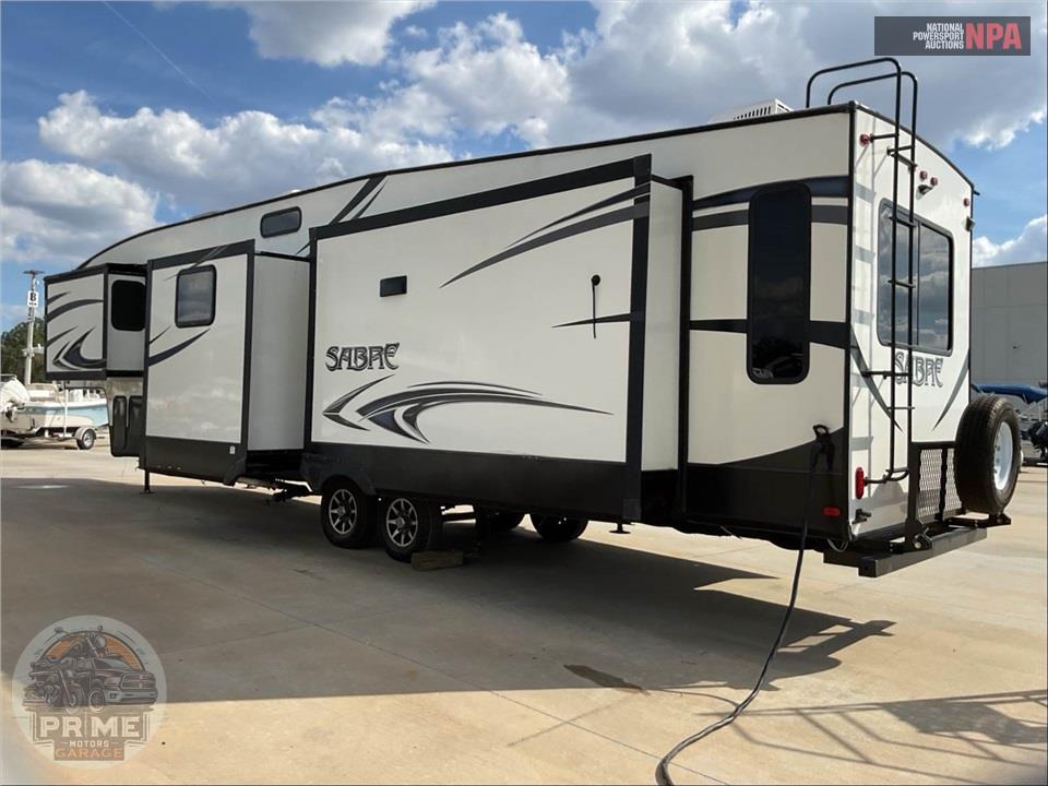 2017 Sabre By Forest River M-36BHQ - FIFTH WHEEL SERIES — фото 3
