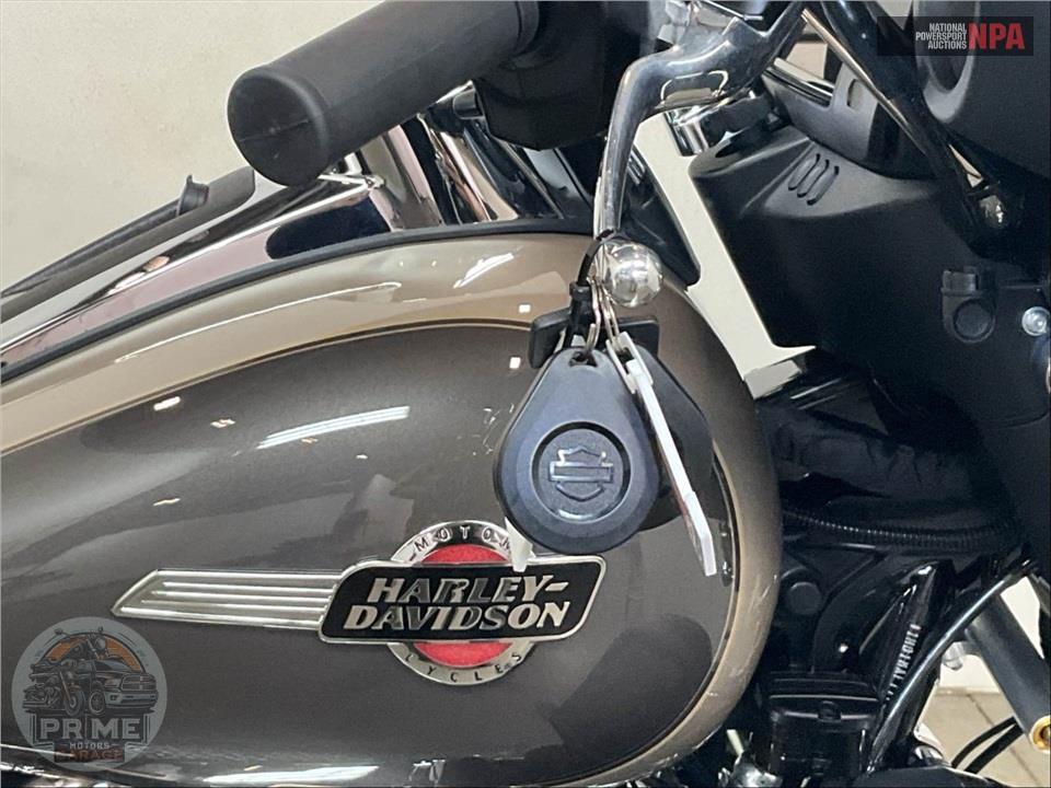 2023 Harley-Davidson FLHTCUTG TRI GLIDE ULTRA CLASSIC — фото 10