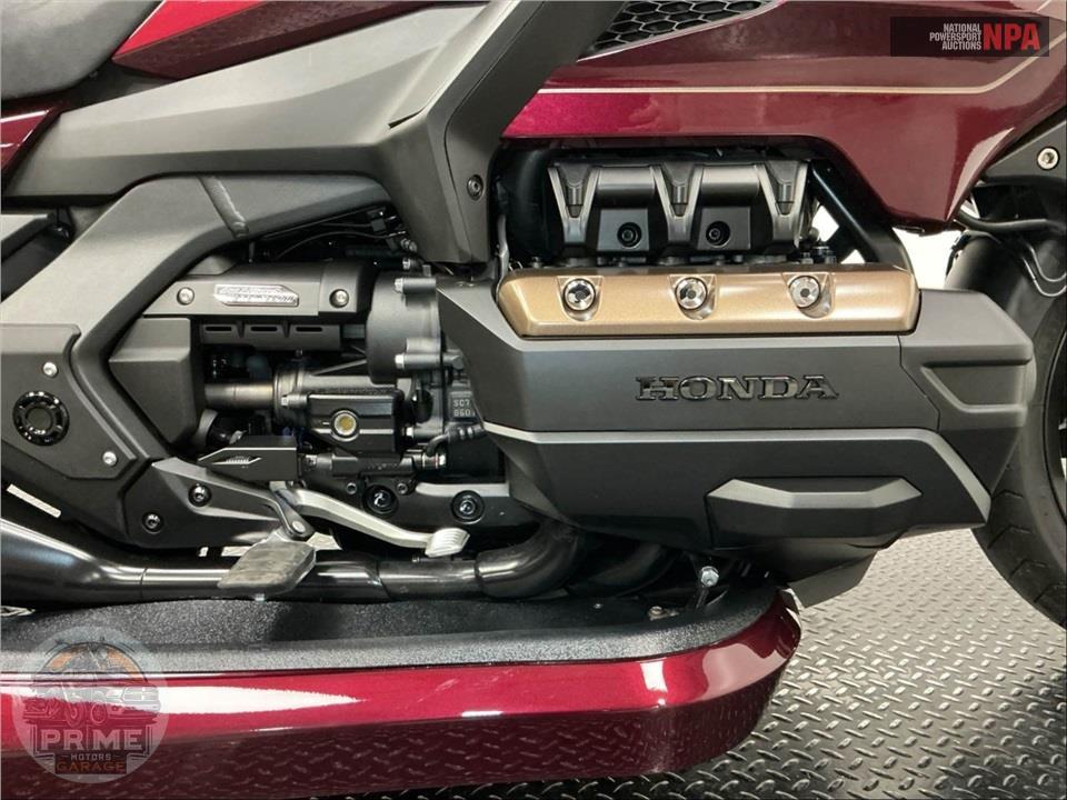 2025 Honda GOLD WING TOUR AUTOMATIC DCT 50TH ANNIVERSARY — фото 6
