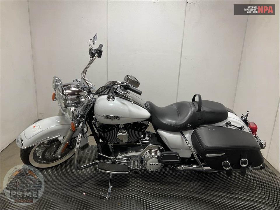 2012 Harley-Davidson FLHRC ROAD KING CLSC — фото 3