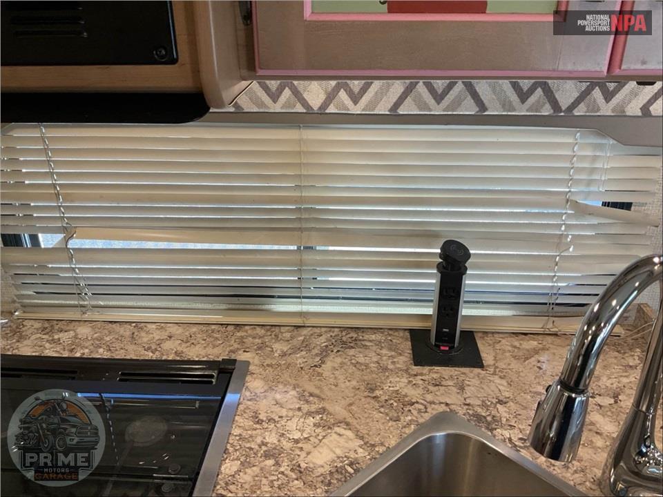2019 Thor Motor Coach M-28Z E450-V10 - FOUR WINDS SERIES — фото 30