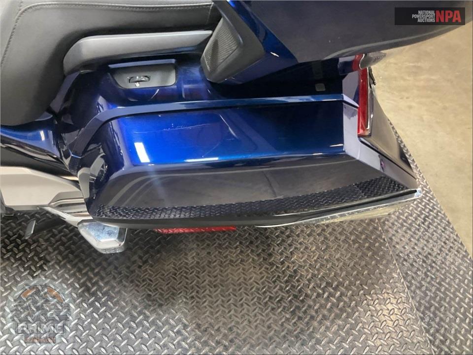 2018 Honda GL1800 GOLDWING TOUR (BLUE) — фото 16