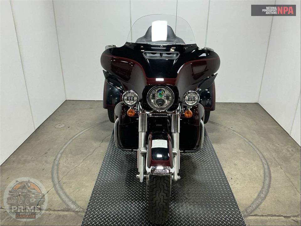 2022 Harley-Davidson FLHTCUTG TRI GLIDE ULTRA CLASSIC — фото 2