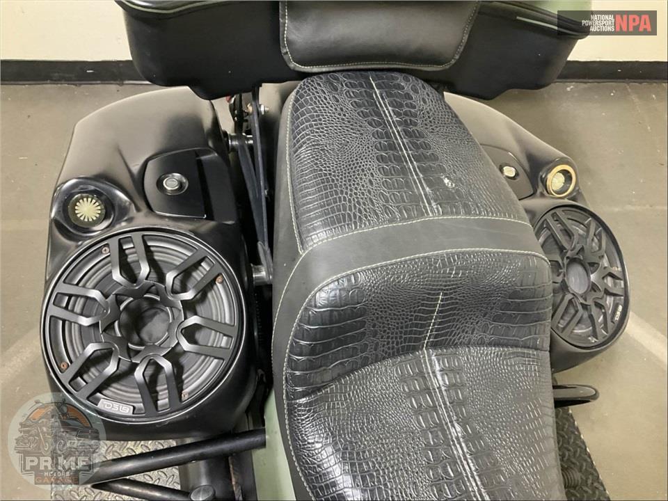 2021 Indian Motorcycle CHALLENGER DARK HORSE (BLACK/BRONZE SMOKE) — фото 42