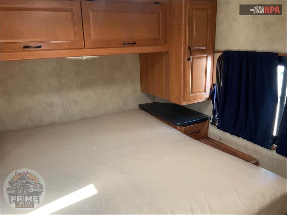 2013 Thor Motor Coach M-28A - MAJESTIC SERIES — фото 20