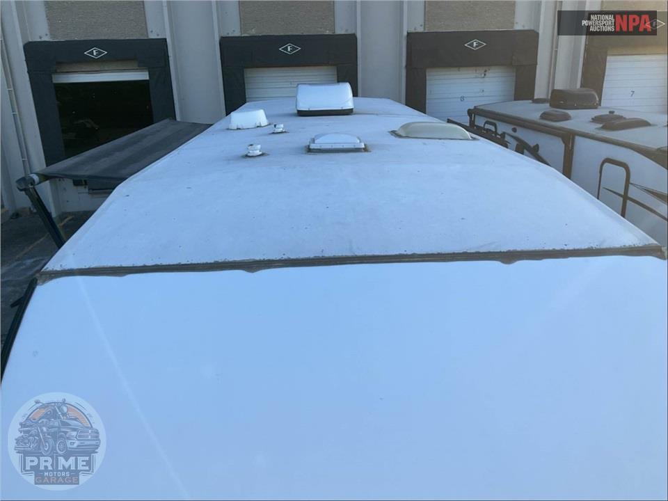 2019 Cherokee By Forest River M-23GOLD15 WOLF PACK TOY HAULER SERIES — фото 28