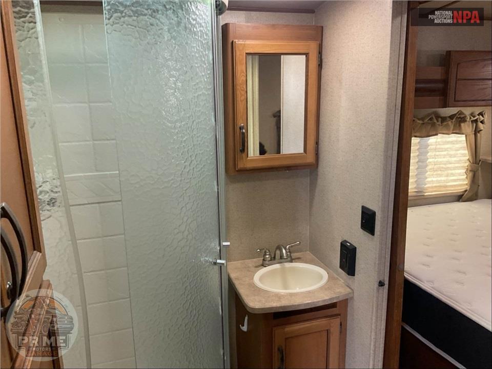 2016 Crossroads Rv M-29 RL - SUNSET GRAND RESERVE SERIES — фото 15