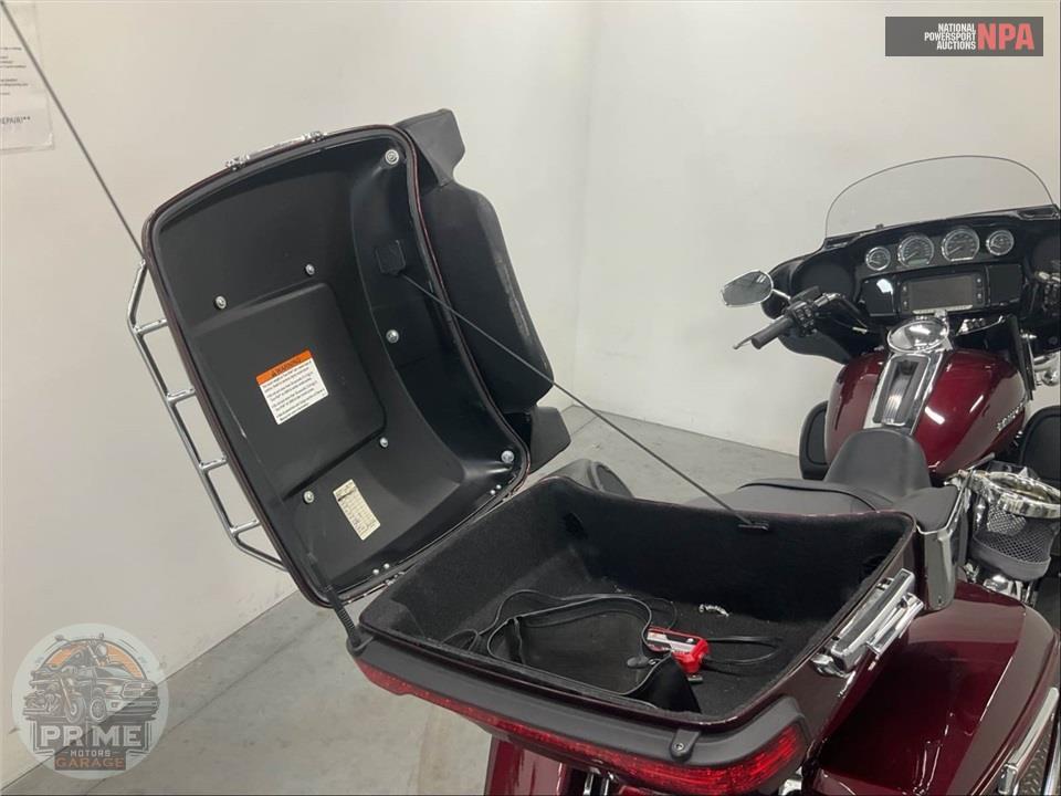 2017 Harley-Davidson FLHTKL ULTRA LIMITED LOW — фото 22