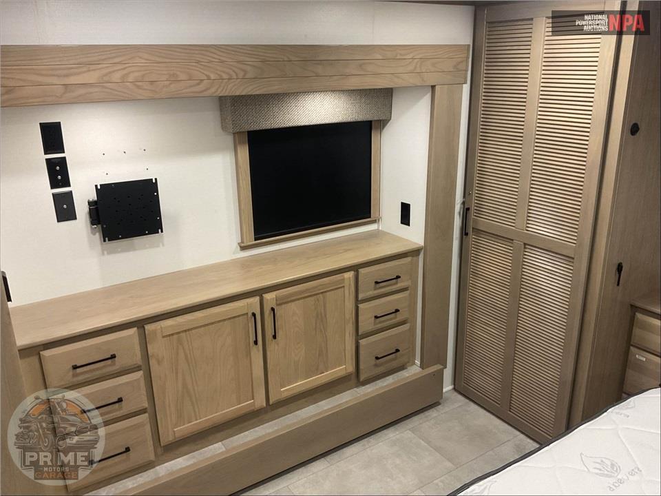 2024 Riverstone M-425FO - FIFTH WHEEL SERIES — фото 26