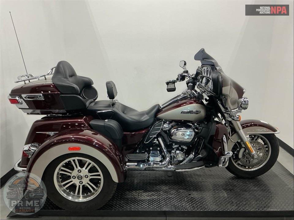 2018 Harley-Davidson FLHTCUTG TRI GLIDE ULTRA — фото 1