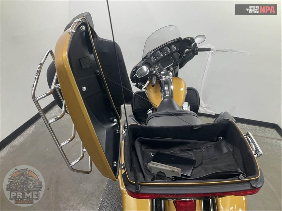 2017 Harley-Davidson FLHTK ULTRA LIMITED — фото 26