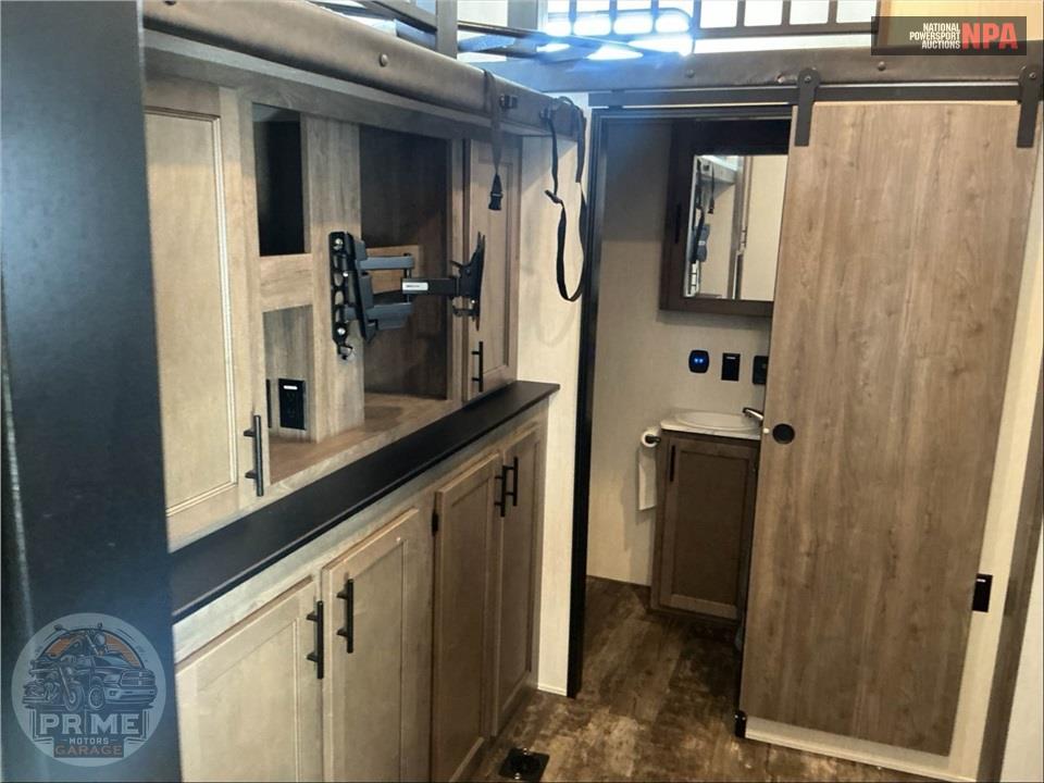 2022 Sabre By Forest River M-38DBQ - FIFTH WHEEL SERIES — фото 15
