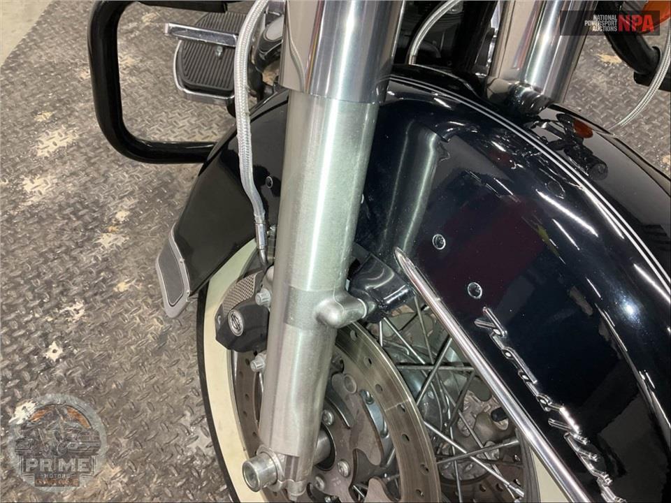 2011 Harley-Davidson FLHRC ROAD KING CLSC — фото 27