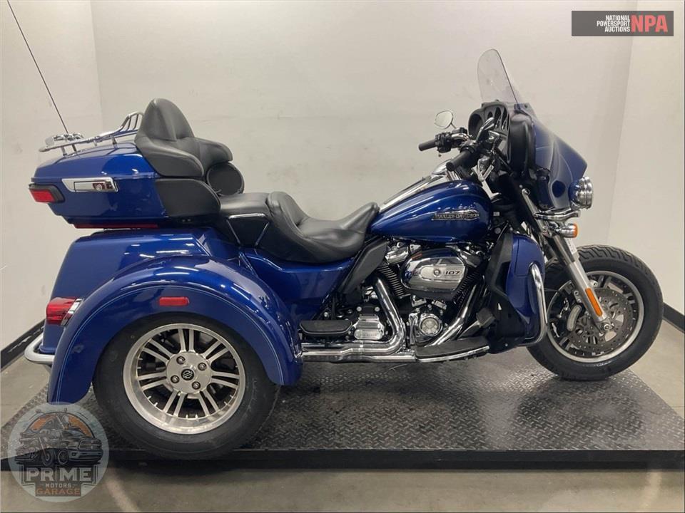 2017 Harley-Davidson FLHTCUTG TRIGLIDE ULTRA CLASSIC — фото 1