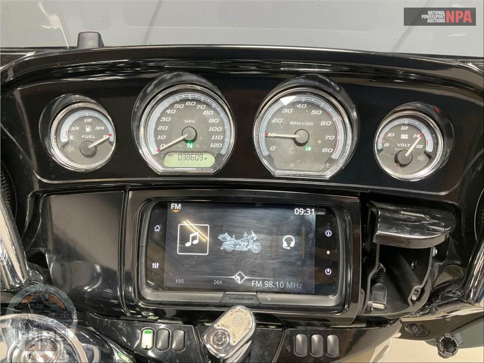 2014 Harley-Davidson FLHTK ELECTRA GLIDE ULTRA LIMITED — фото 5