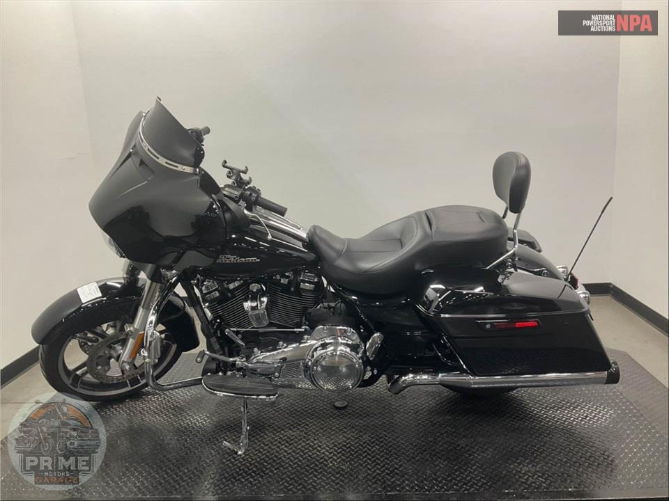 2017 Harley-Davidson FLHXS STREET GLIDE SPECIAL — фото 3