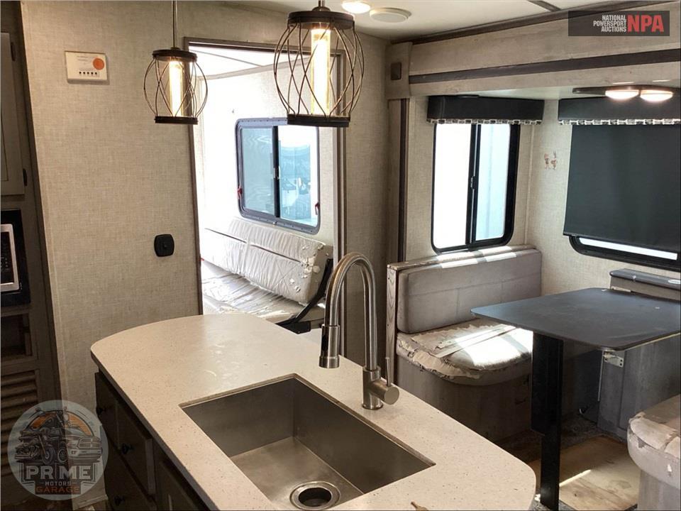 2020 Keystone Rv M-335 CG - OUTBACK TOY HAULER SERIES — фото 7