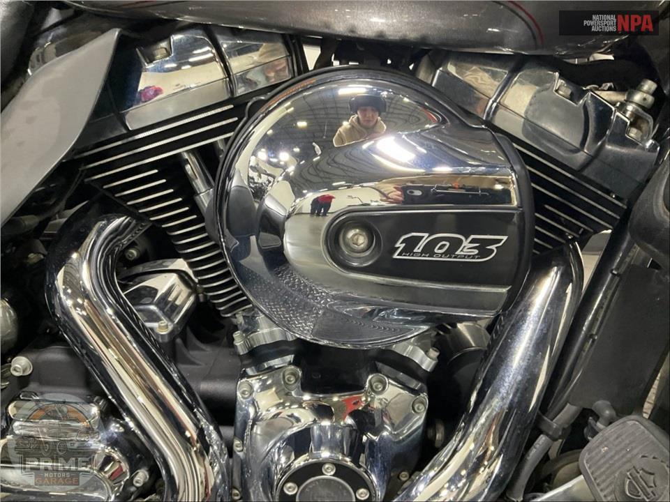 2016 Harley-Davidson FLHTCUTG TRIGLIDE ULTRA CLASSIC — фото 6