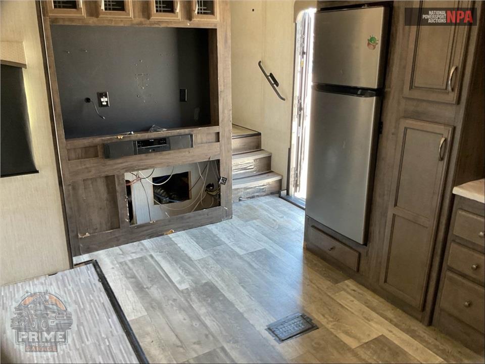 2020 Sierra By Forest River M-3330BH C-CLASS FIFTH WHEEL SERIES — фото 9