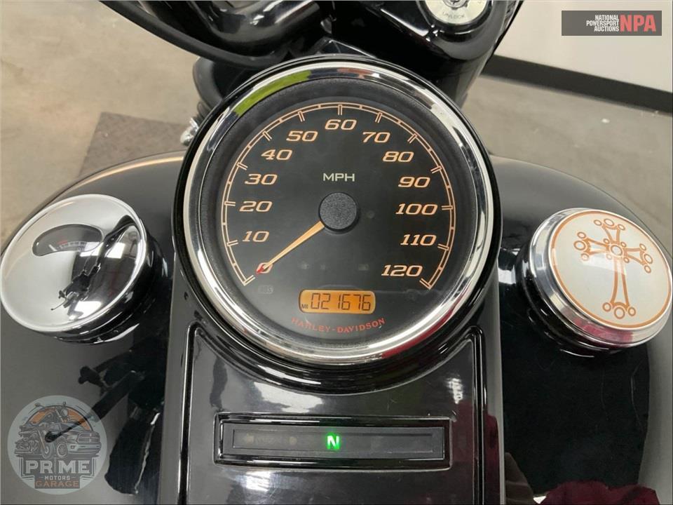 2017 Harley-Davidson FLHRXS ROAD KING SPECIAL — фото 5
