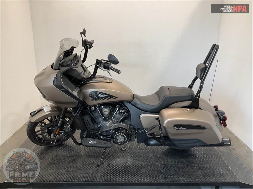 2020 Indian Motorcycle CHALLENGER DARK HORSE SMOKE (WHITE OR SANDSTONE) — фото 3